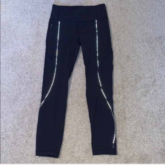 Lululemon size 2 true navy extra mile leggings 23” - Picture 3 of 5